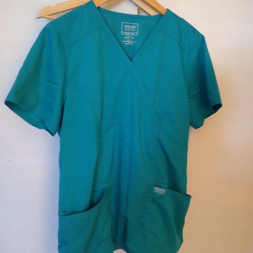 Scrub set